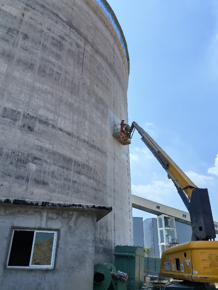 廣西北流海螺電除塵內(nèi)部噴砂防腐